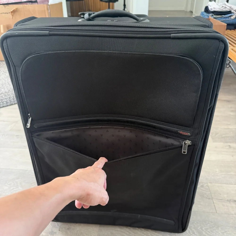 Tumi Black ‘Alpha 2’ Continental 4-Wheeled Spinner‎ Large Checkable Suitcase